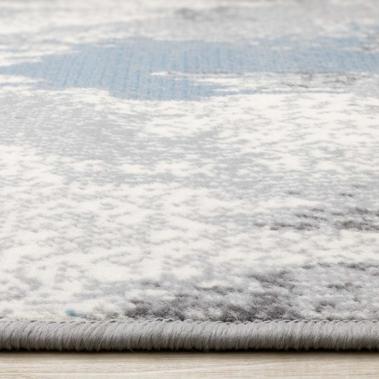 Florence Washed Damask Indoor Area Rug - 4'7 x 6'7|Tapis d'intérieur à motif damassé délavé Florence - 4 pi 7 po x 6 pi 7 po