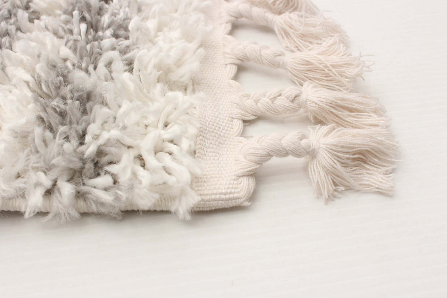 Helma Liv Cream Shag 3'11 X 5'11 Area Rug|Carpette à poil long Helma Liv crème 3 pi 11 po x 5 pi 11 po|D86FSH7U