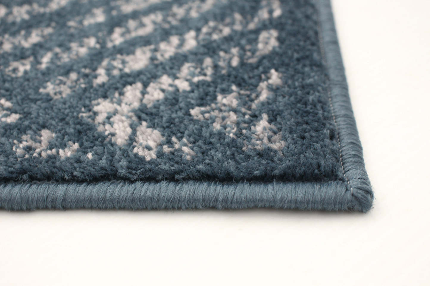 Electra Prol Area Rug - 3'11 x 5'7|Carpette Electra couleur pétrole - 3 pi 11 po x 5 pi 7 po| D2F4LY5U