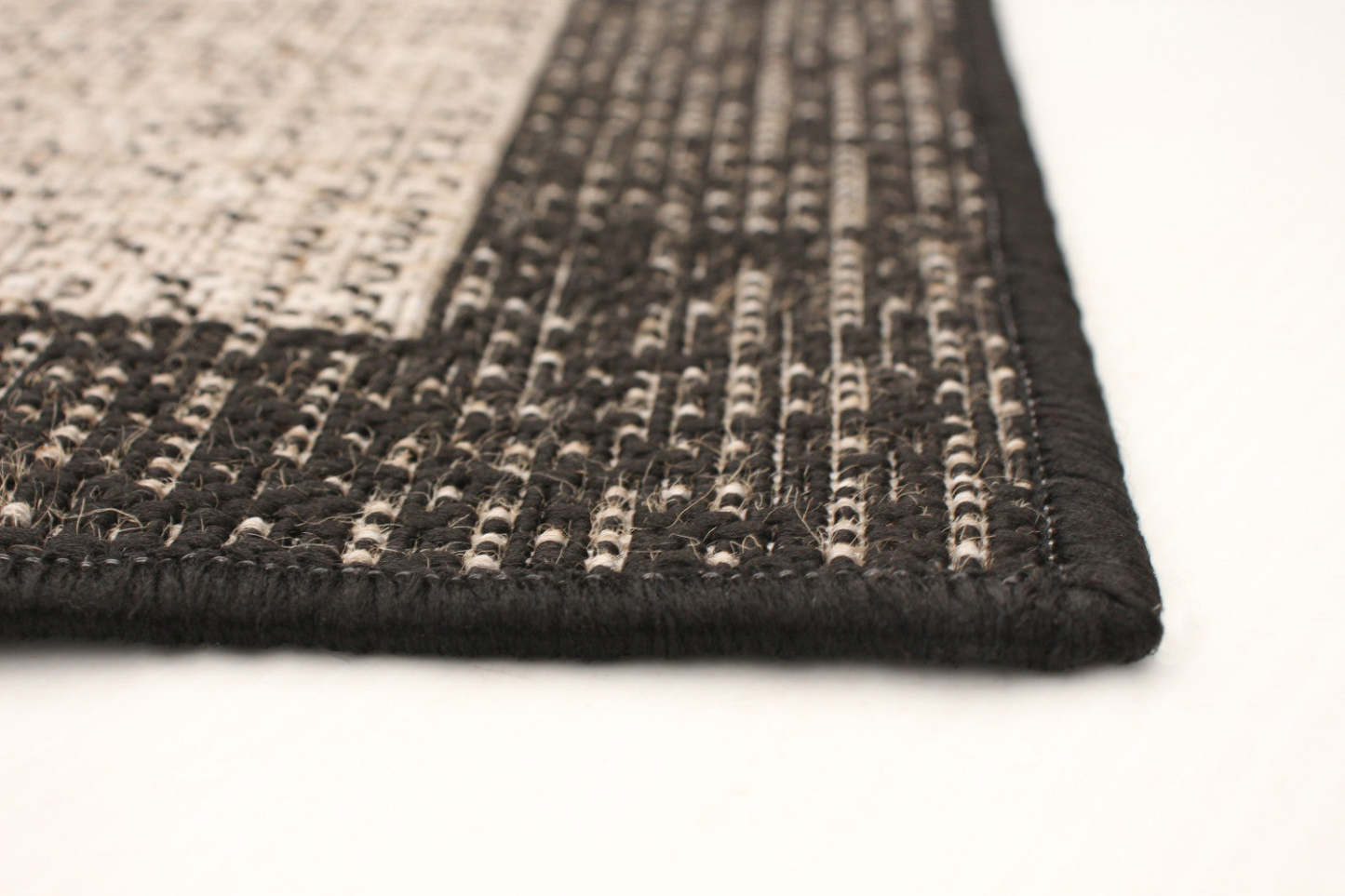 Sadie Classic Silver-Black Area Rug - 5'3 x 7'7|Tapis Sadie Classic argenté noir - 5 pi 3 po x 7 pi 7 po|D29RW0SI