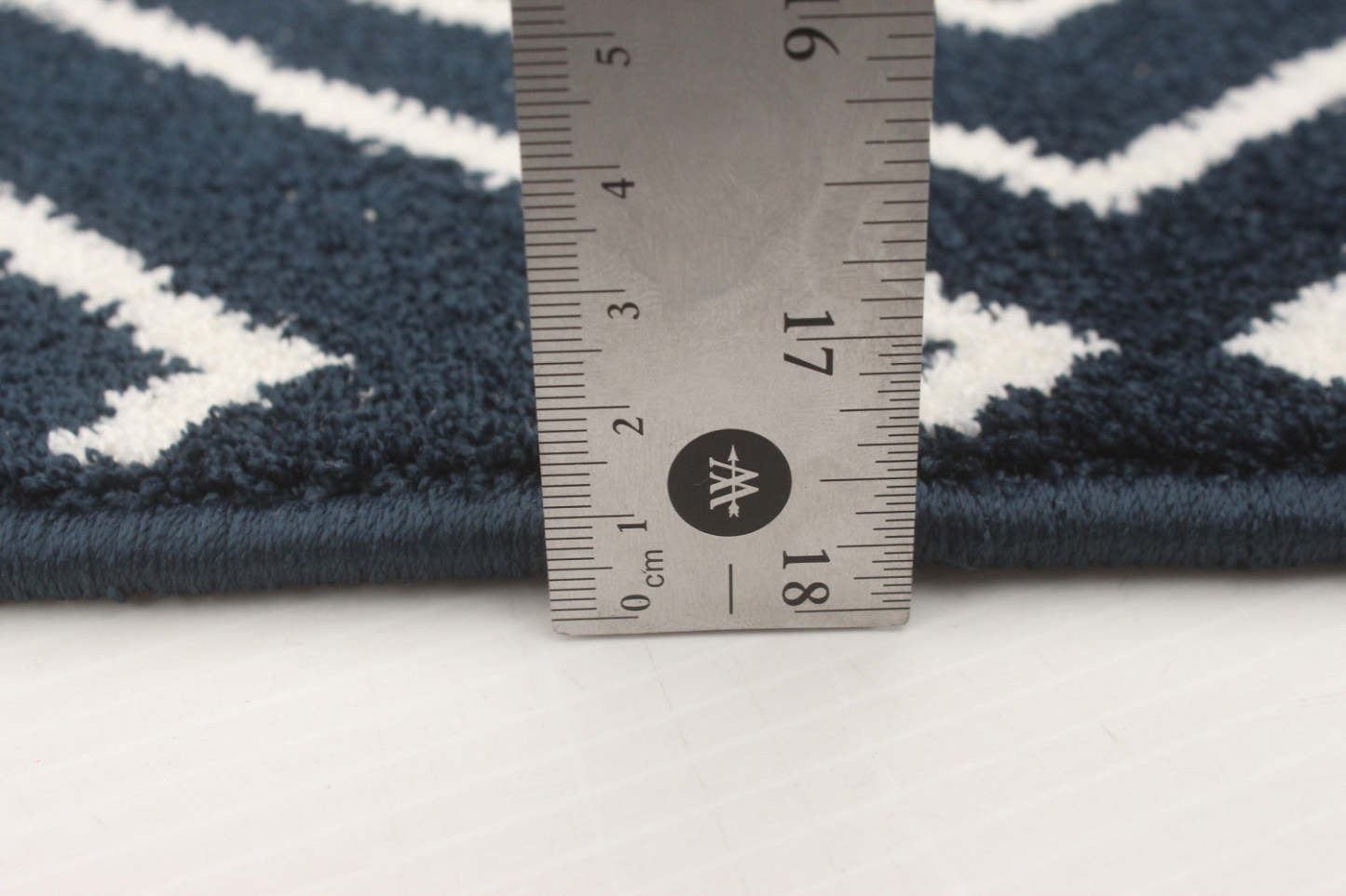 Tapis August Geod Marine-Blanc 6'7 x 9'6|Carpette August bleu marine géodeblanc 6 pi 7 po x 9 pi 6 po|D86FC4FI