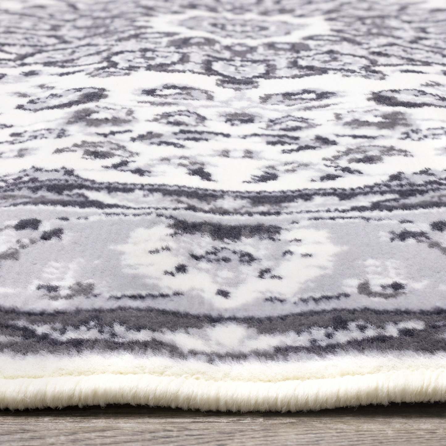 Florence Classic Border Area Rug - 4'7 x 6'7|Tapis de zone à bordure classique Florence - 4 pi 7 po x 6 pi 7 po