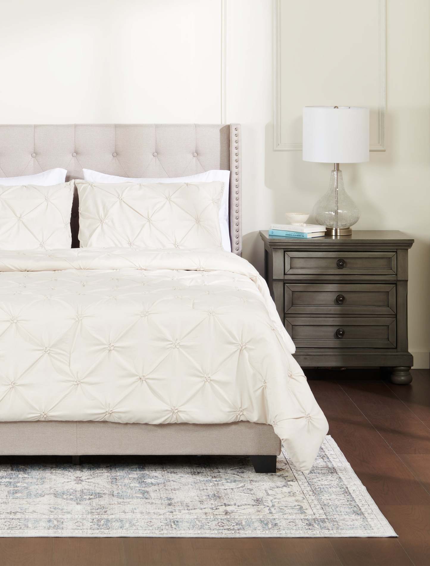 Gardenia Wynd 3-Piece Full/Queen Comforter Set - Oatmeal | Ensemble d'édredon Gardenia Wynd 3 pièces écru pour lit double ou grand lit