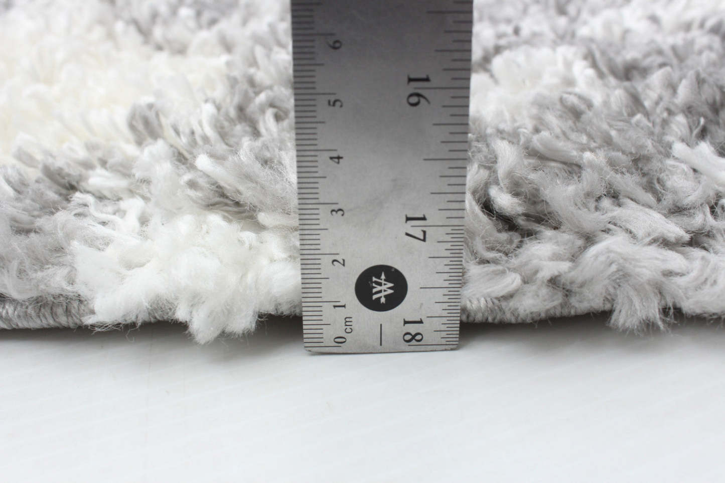 Helma Urban Cream, Dark Grey Shag 6'7 X 9'6 Area Rug|Carpette à poil long Helma Urban gris foncécrème 6 pi 7 po x 9 pi 6 po|D86FZMID