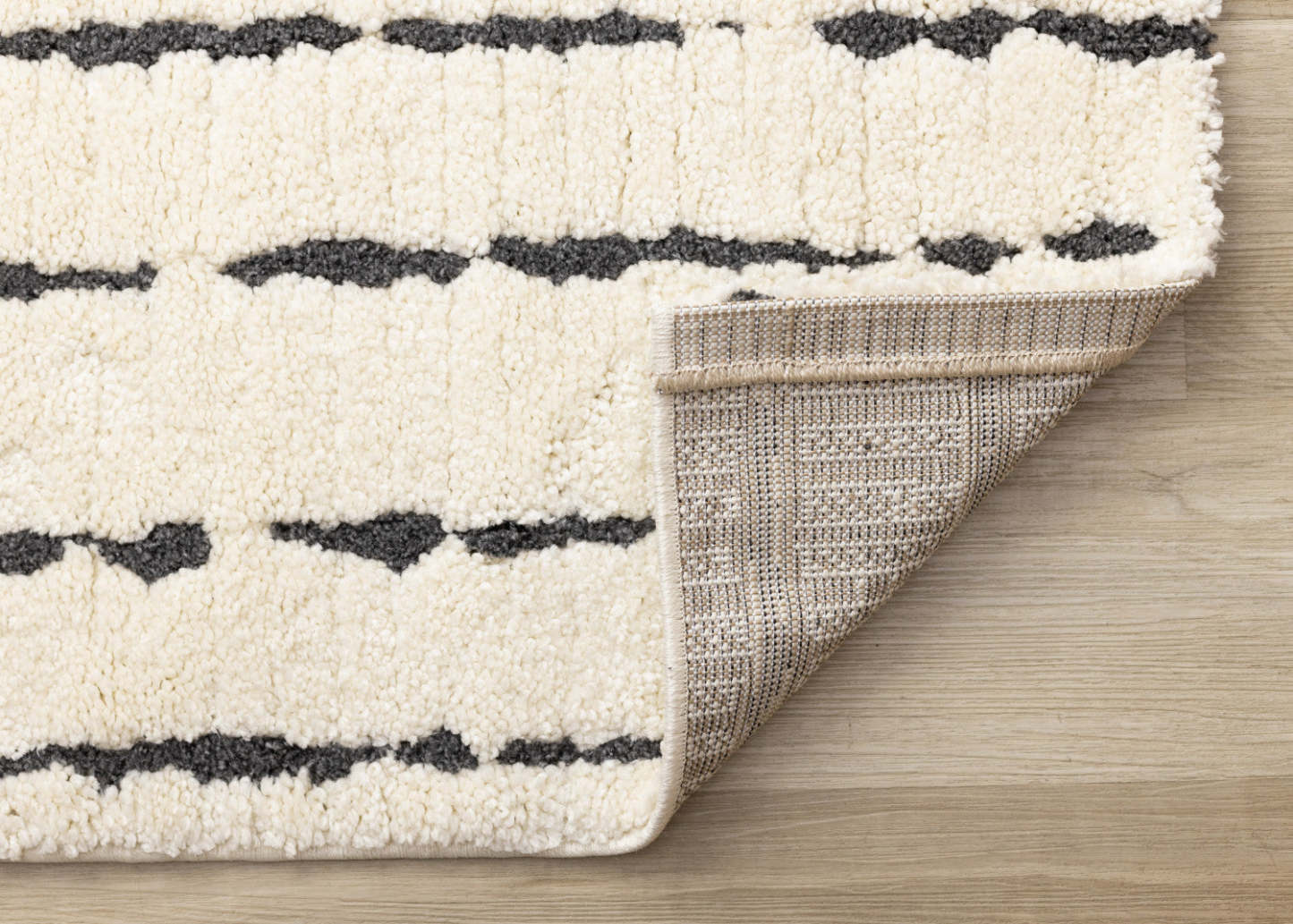 Teagan Plush Pile Cream Black Vertical Lines Area Rug - 7'10 x 10'6|Carpette à poil moelleux Teagan crème et noire à motif de rayures verticales - 7 pi 10 po x 10 pi 6 po