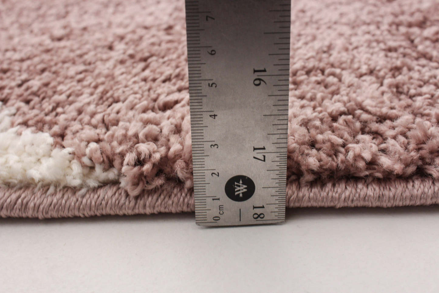 Luci Pink Shag 3'11 x 6'0 Area Rug|Tapis à poils longs Luci rose 3 pi 11 po x 6 pi 0 po|D86FWOW7