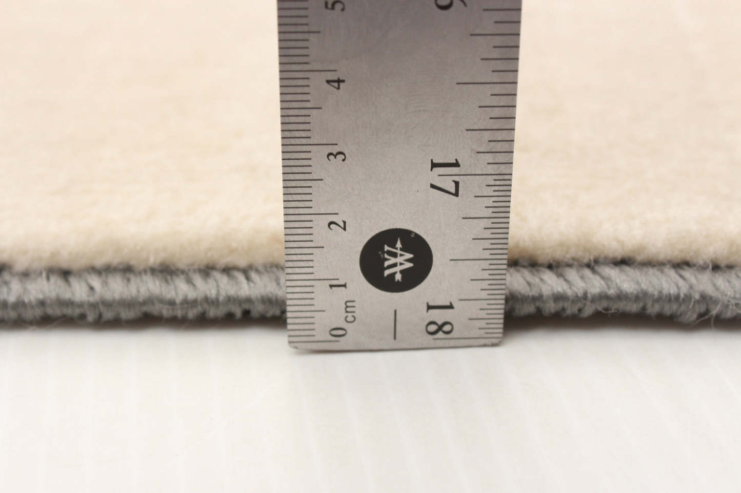 Tapis Zima Gris 2'8 x 4'11|Carpette Zima grise 2 pi 8 po x 4 pi 11 po|D86FJG0R