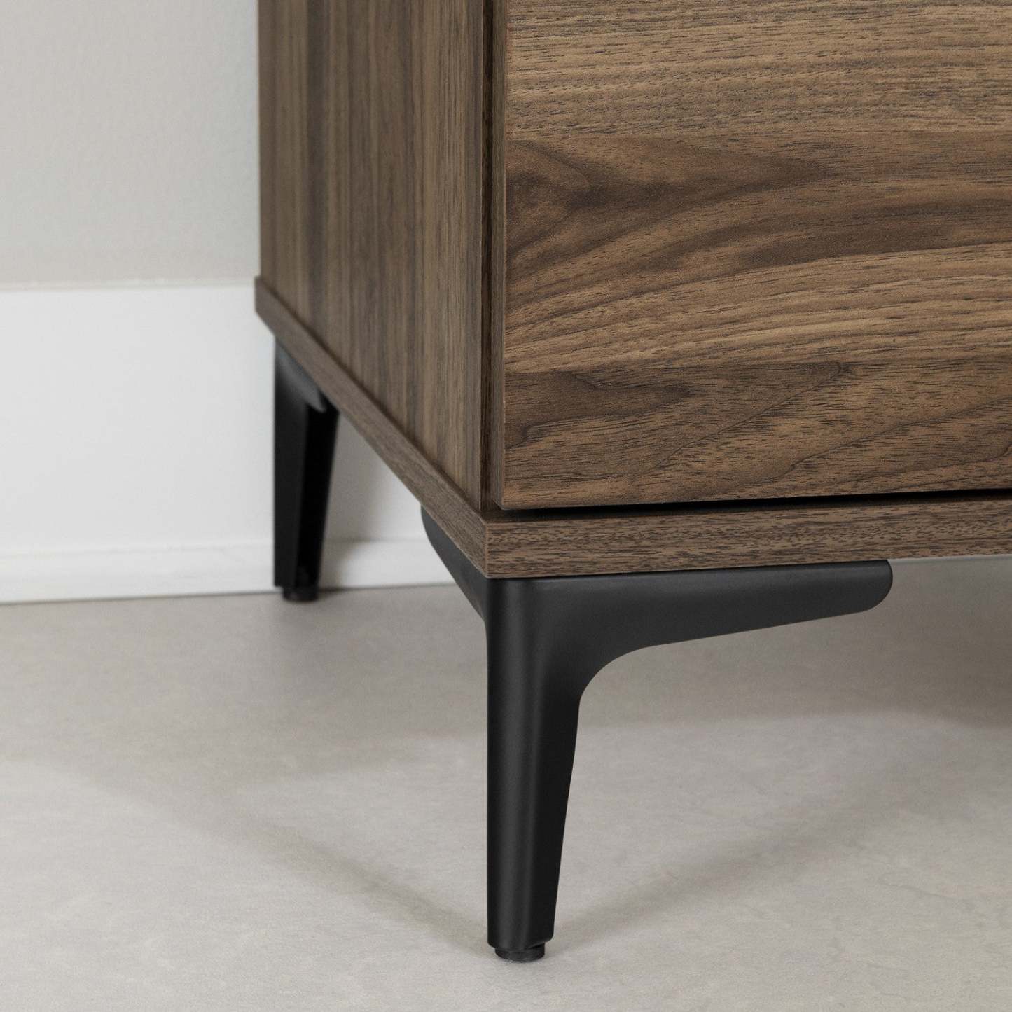 Musano 2-Drawer Nightstand - Natural Walnut|Table de nuit Musano à 2 tiroirs - noyer naturel