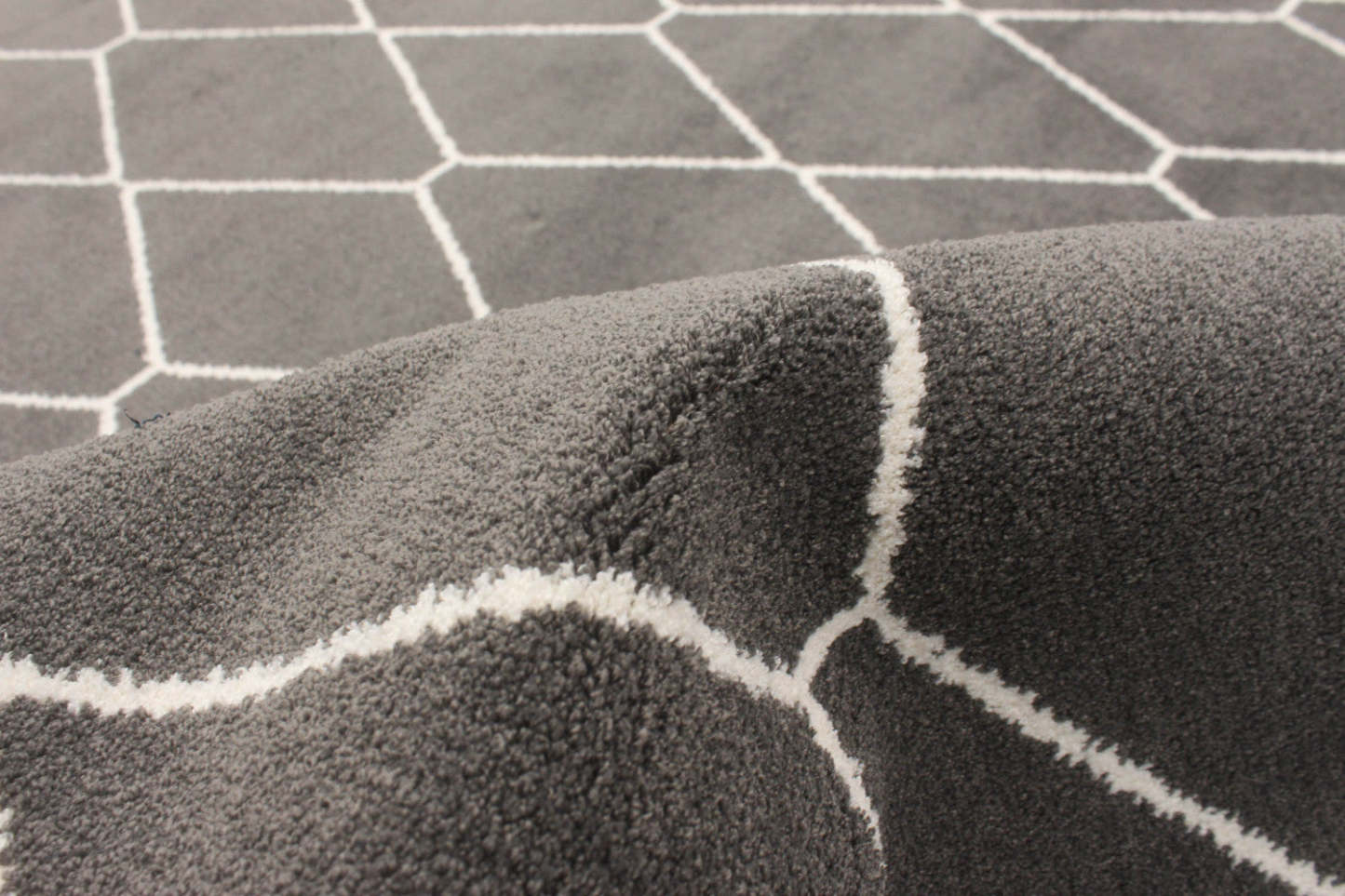 Tapis August Gris Foncé-Blanc 7'10 x 10'2|Carpette August gris foncéblanc 7 pi 10 po x 10 pi 2 po|D86FED4J