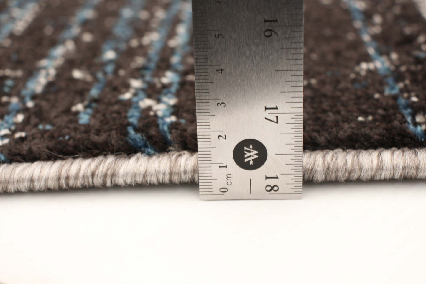 Tapis d'aire Aya gris-bleu - 3 pi 11 po x 5 pi 7 po|Carpette Aya gris-bleu - 3 pi 11 po x 5 pi 7 po| D29ZEN1N