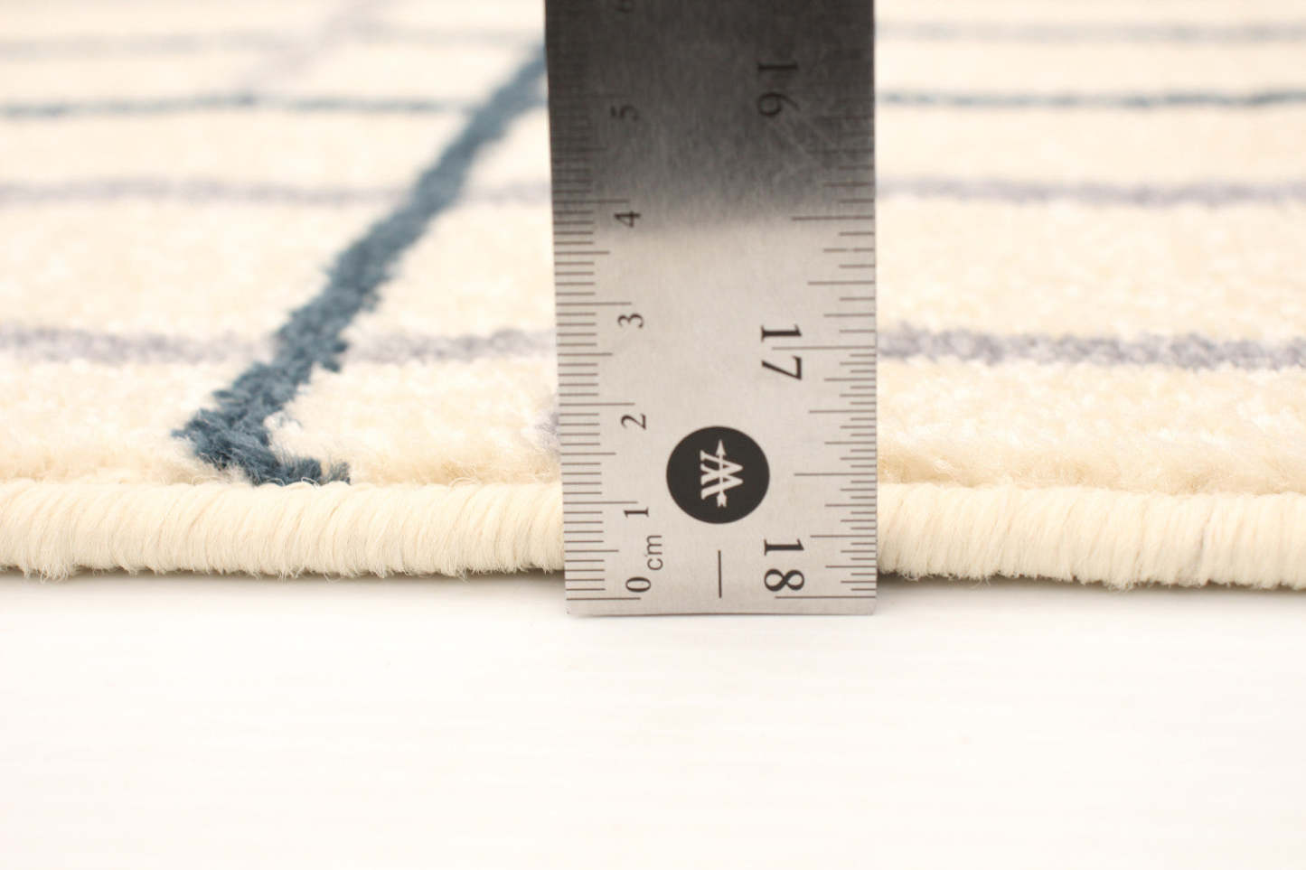 Taite Cream-Prol Area Rug - 3'11 x 5'7|Tapis Taite crème-couleur pétrole - 3 pi 11 po x 5 pi 7 po| D2ASHIUZ