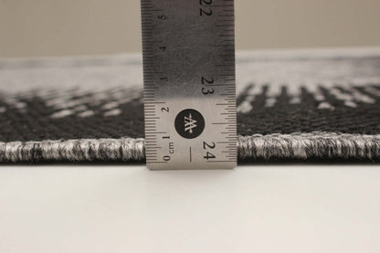 Edge Grey Area Rug - 5'0 x 8'0|Tapis de zone gris Edge - 5 pi 0 po x 8 pi 0 po