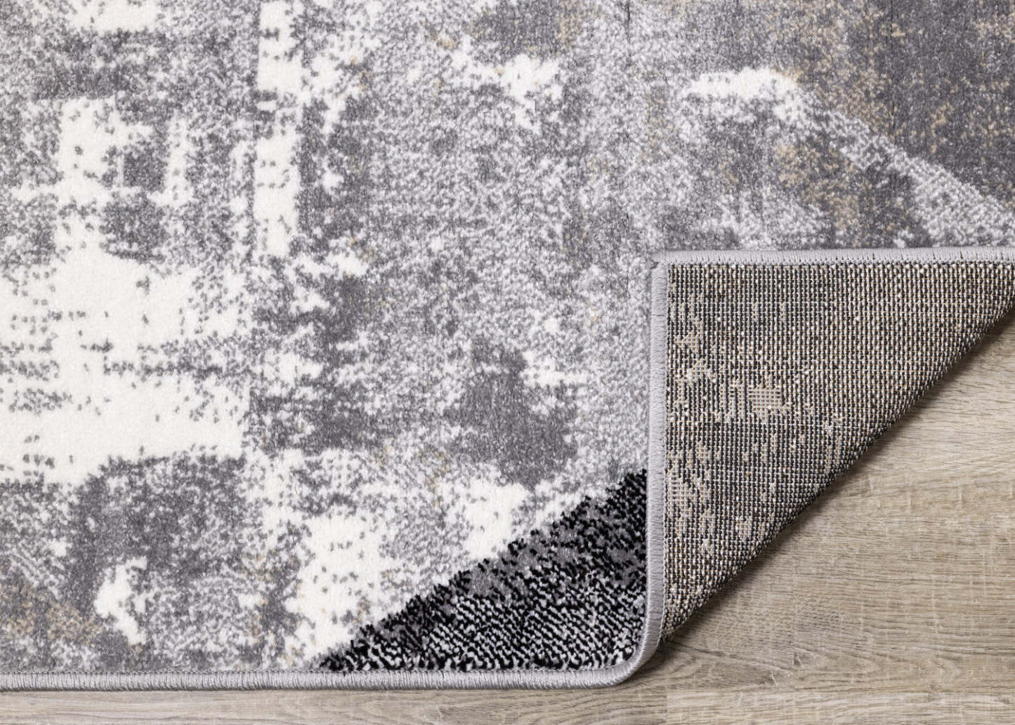 Covington Distressed Triangles Area Rug - 6'7 x 9'10|Carpette Covington à motifs de triangles vieillis - 6 pi 7 po x 9 pi 10 po