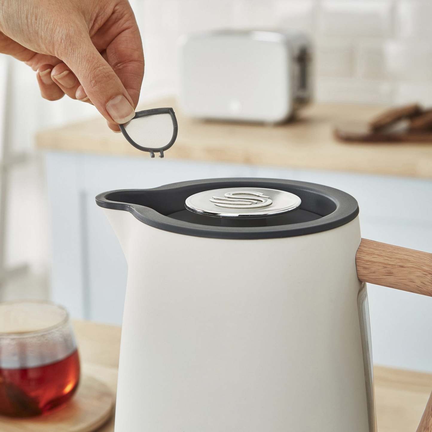 Salton Swan Nordic 1.7 L Bouilloire sans fil - SK14610WHTN|Bouilloire sans fil Swan de 1,7 l de style nordique - SK14610WHTN