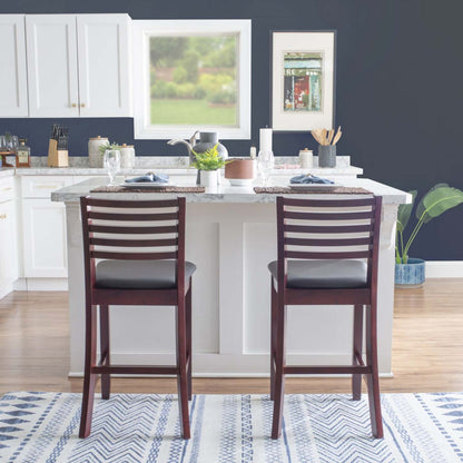 Torino Faux Leather Ladder Back Counter-Height Tabouret - Merlot|Tabouret Torino de hauteur comptoir en similicuir avec dossier en échelle - merlot