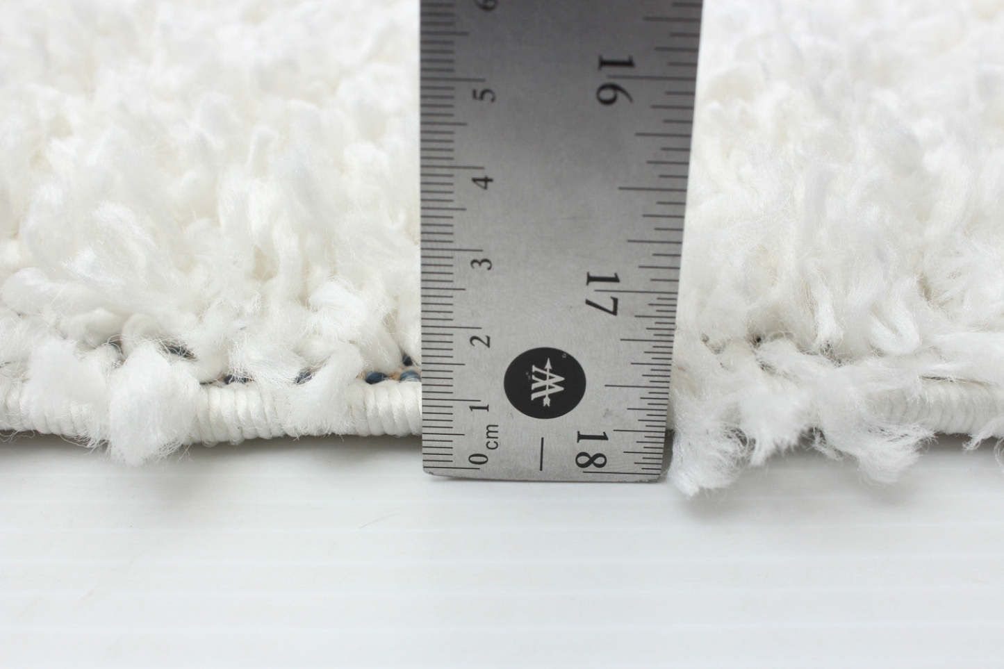 Helma Losange Cream Shag 3'11 X 5'11 Area Rug|Carpette à poils long Helma Losange crème 3 pi 11 po x 5 pi 11 po|D86F9OH6