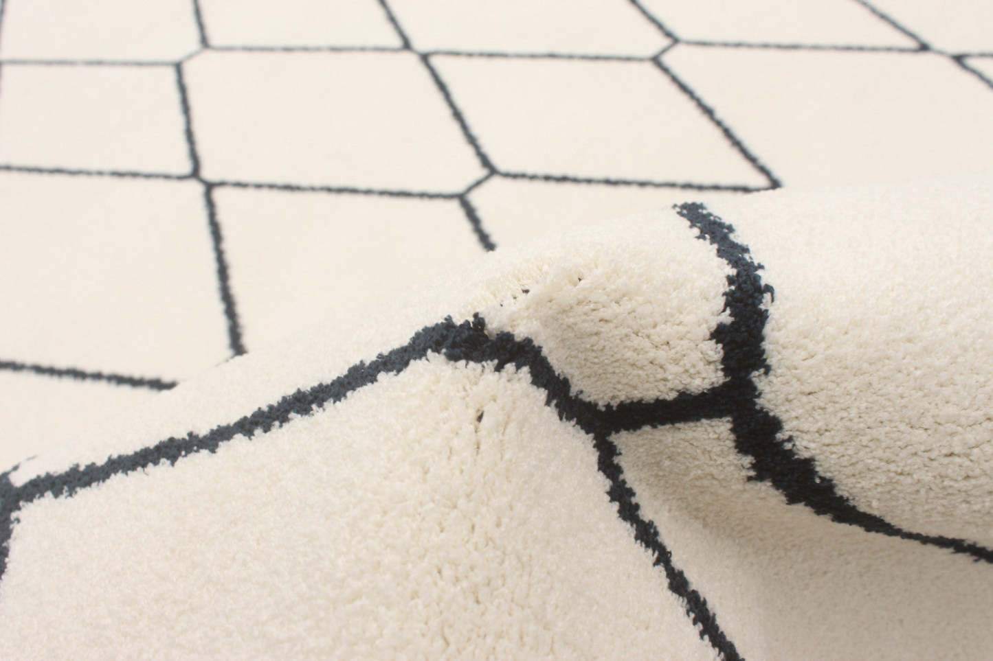 Tapis August Blanc-Marine 6'7 x 9'6|Carpette August blanchebleu marine 6 pi 7 po x 9 pi 6 po|D86FF5ZC