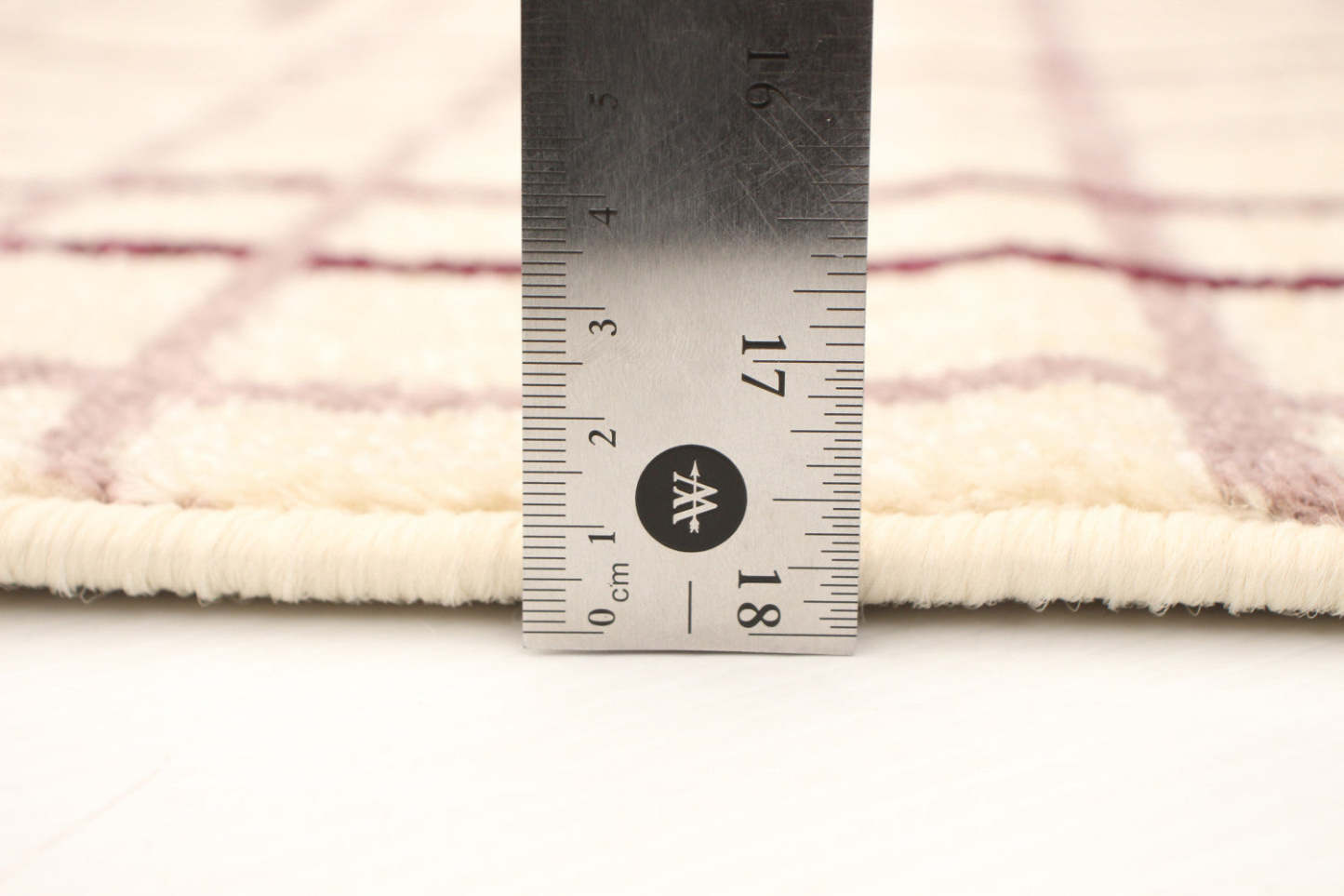 Taite Cream-Bordeaux Area Rug - 3'11 x 5'7|Carpette Taite crème-Bordeaux - 3 pi 11 po x 5 pi 7 po| D2AT0XCM