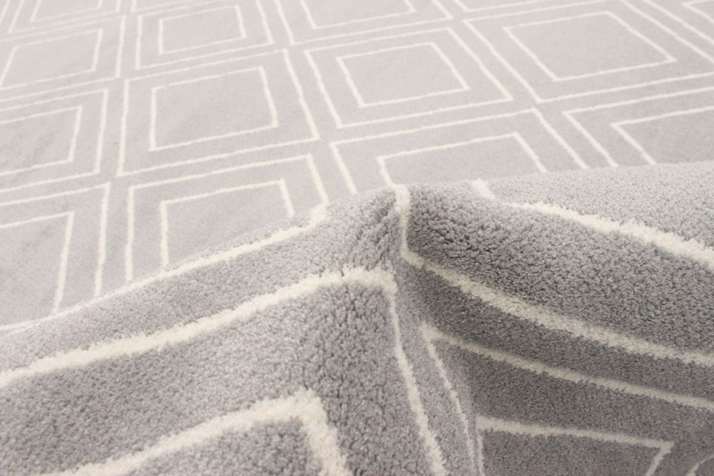 Tapis August Geod Gris-Blanc 6'7 x 9'6|Carpette August gris géodeblanc 6 pi 7 po x 9 pi 6 po|D86F22LT