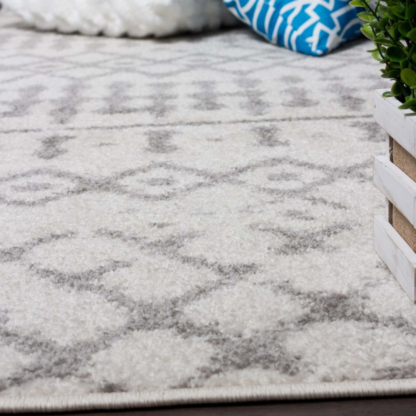 Lav Grey Mor 3x5 Area Rug|Carpette Lav grise à motifs marocains 3 x 5|D80GKYNY
