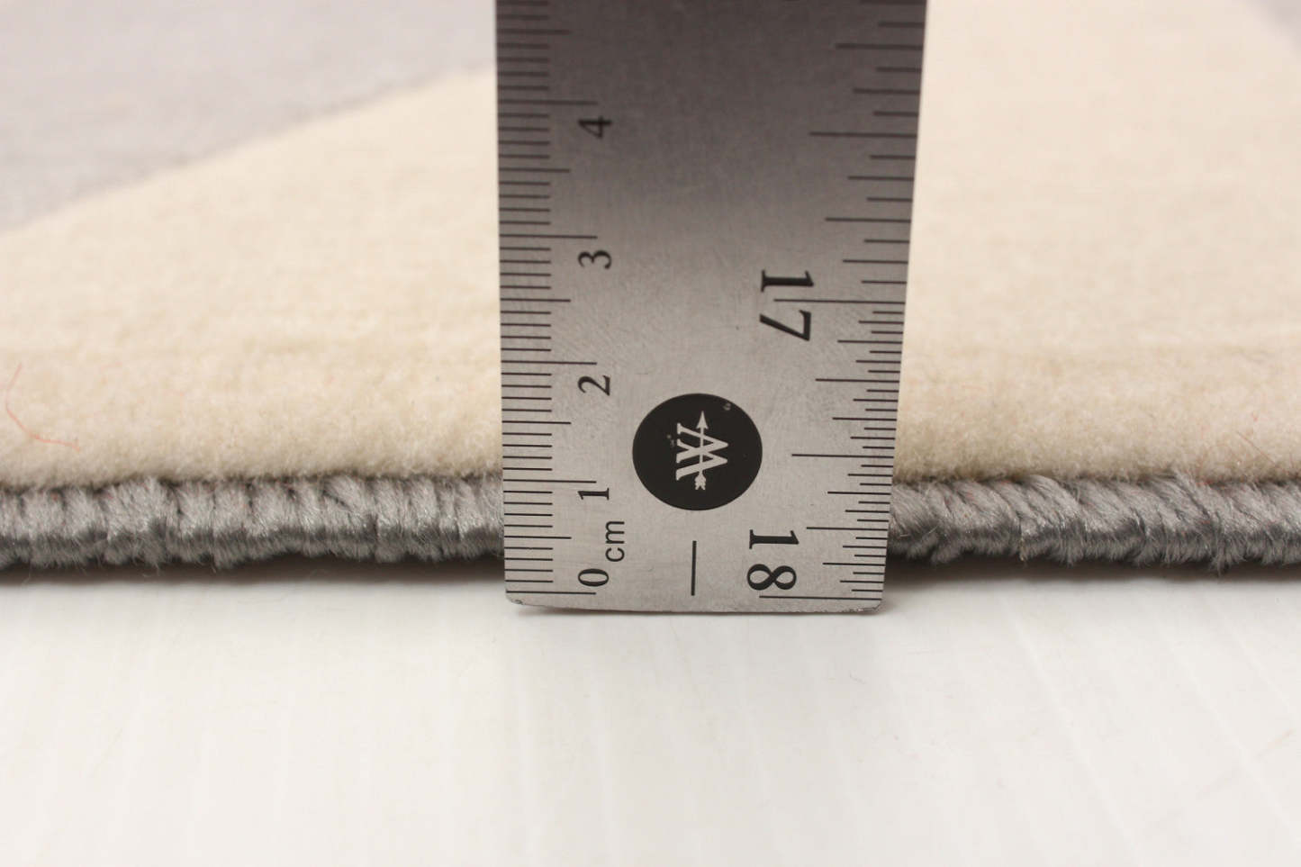 Nuria grise 3 pi 11 po x 5 pi 7 po|Carpette Nuria Grey 3'11 x 5'7|D86FIBBI