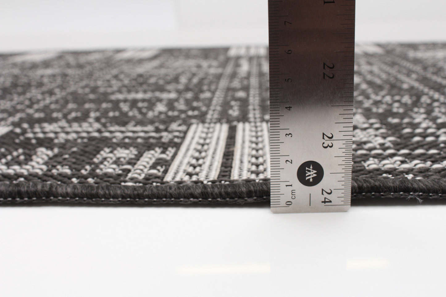 Carpette Joni noire - 2 pi 2 po x 6 pi 7 po