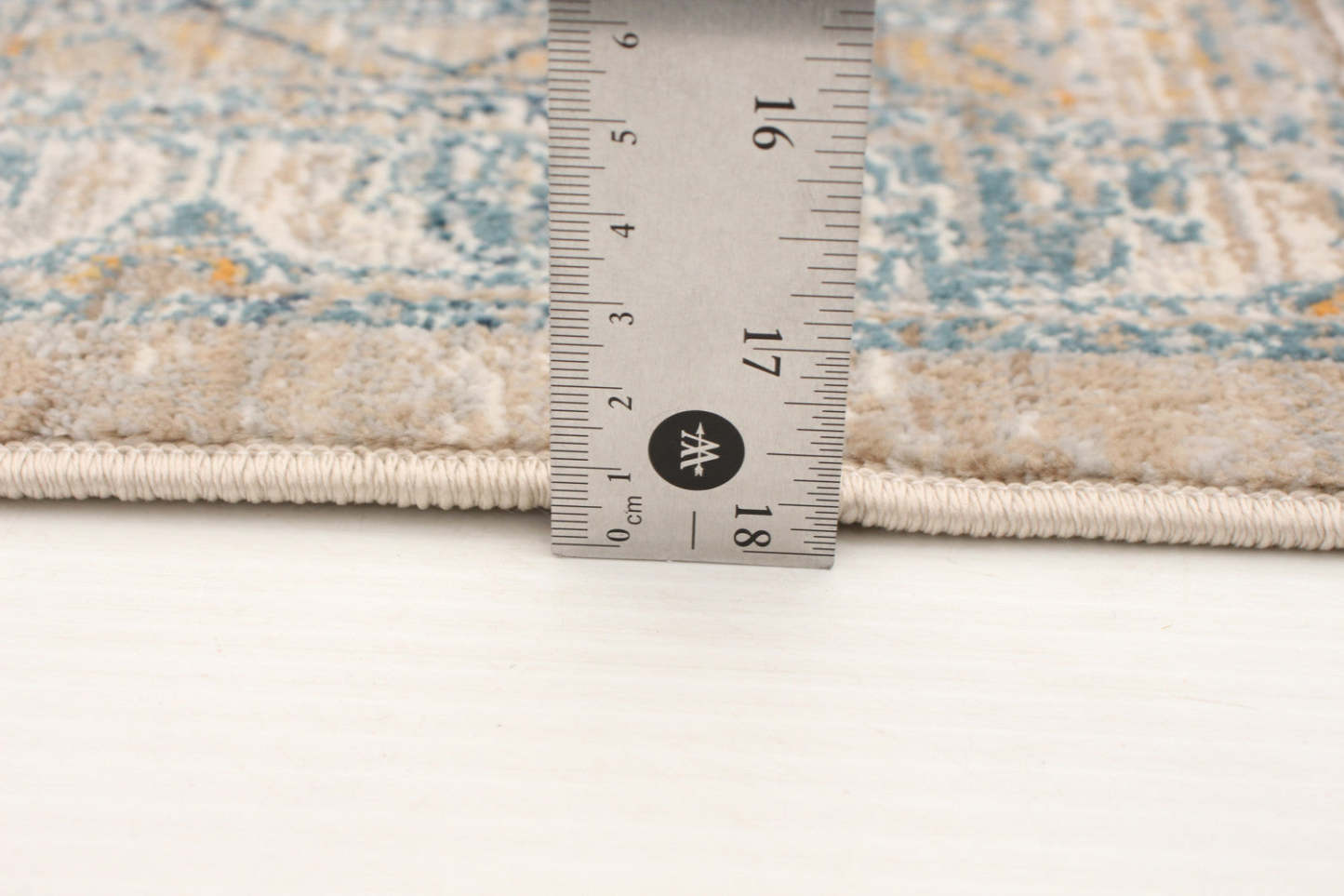 Baina Heriz Beige-Grey Area Rug - 6'7 x 9'10|Carpette Baina Heriz beige-gris - 6 pi 7 pox 9 pi 10 po| D2CMT3JP