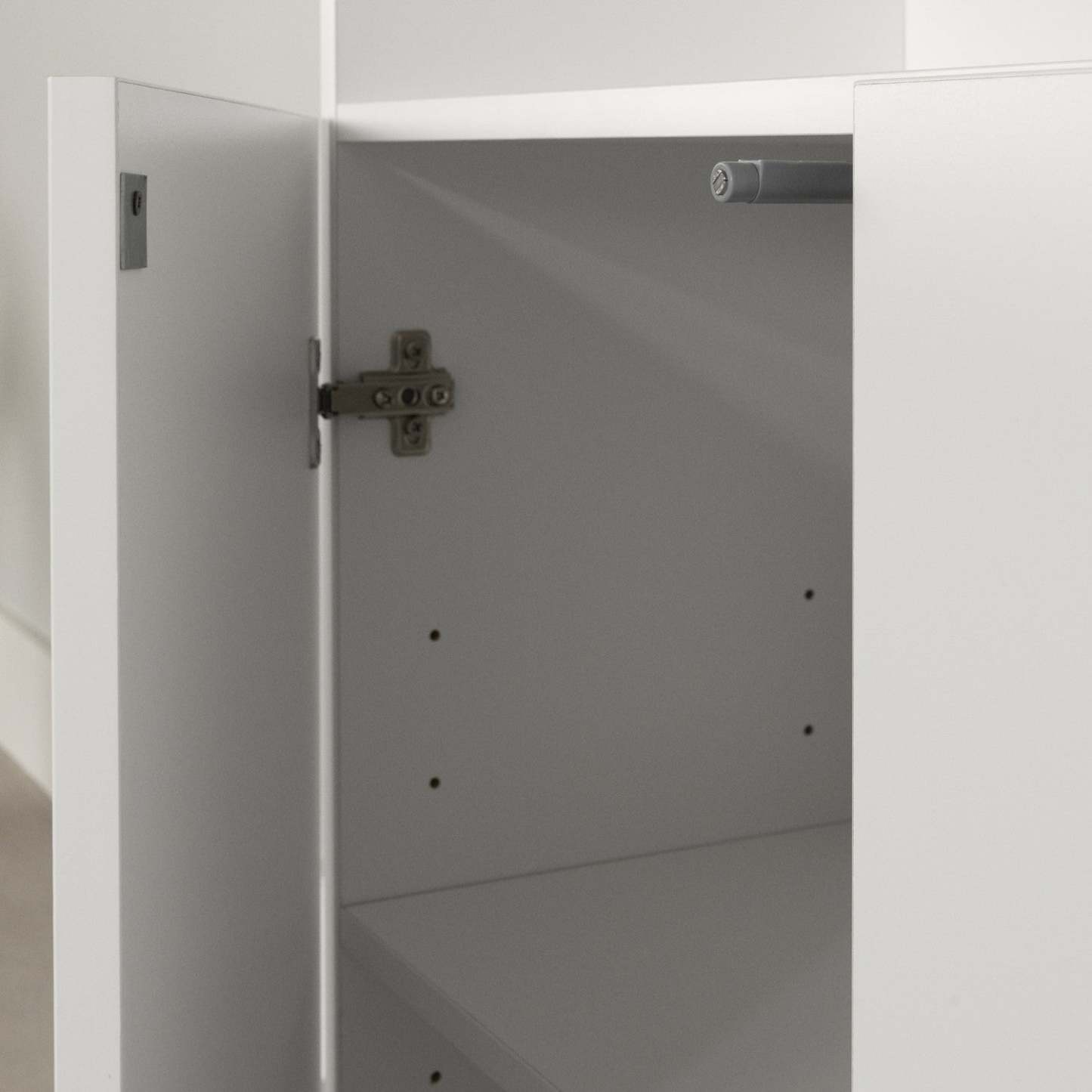 Liora 4-door Bookcase With Open Storage - Pure White | Liora Bibliotheque 4 Portes Et Rangement Ouvert - Blanc Solide