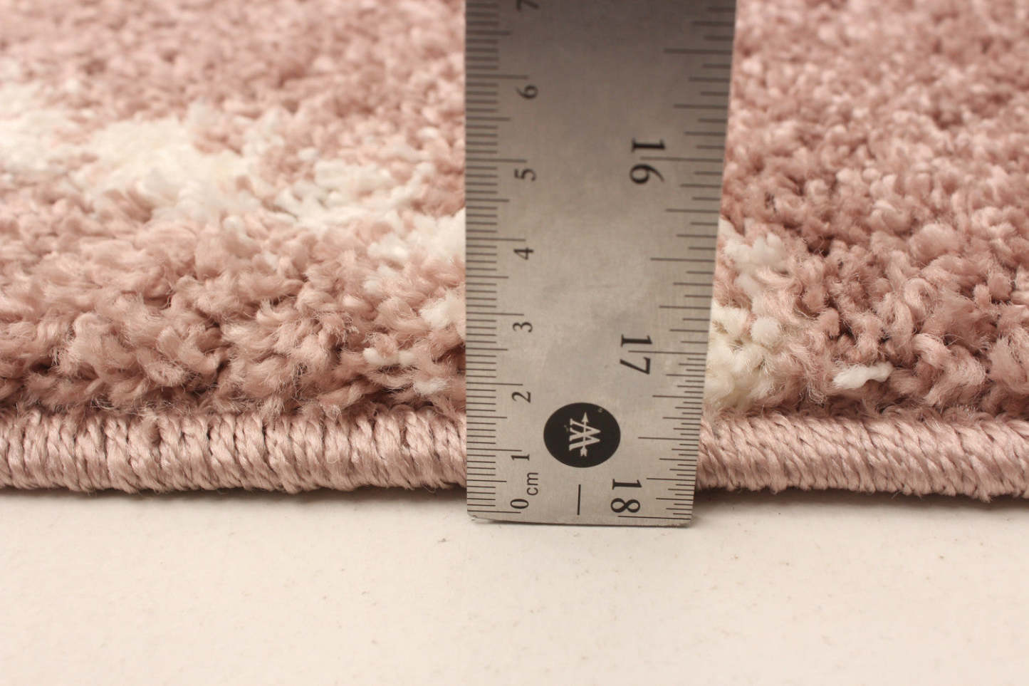 Serafina Pink Shag 3'11 x 6'0 Area Rug|Tapis à poil long Serafina rose 3 pi 11 po x 6 pi 0 po|D86F71ZO