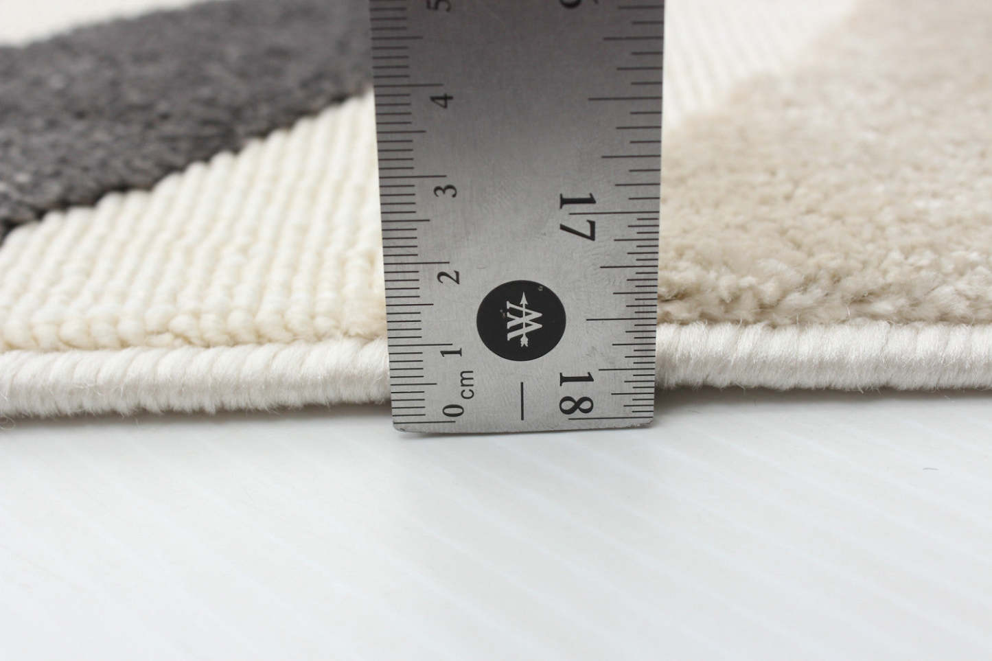 Tapis Nikkos Taupe 3'11 x 5'7|Carpette Nikkos taupe 3 pi 11 po x 5 pi 7 po|D86FRNIV