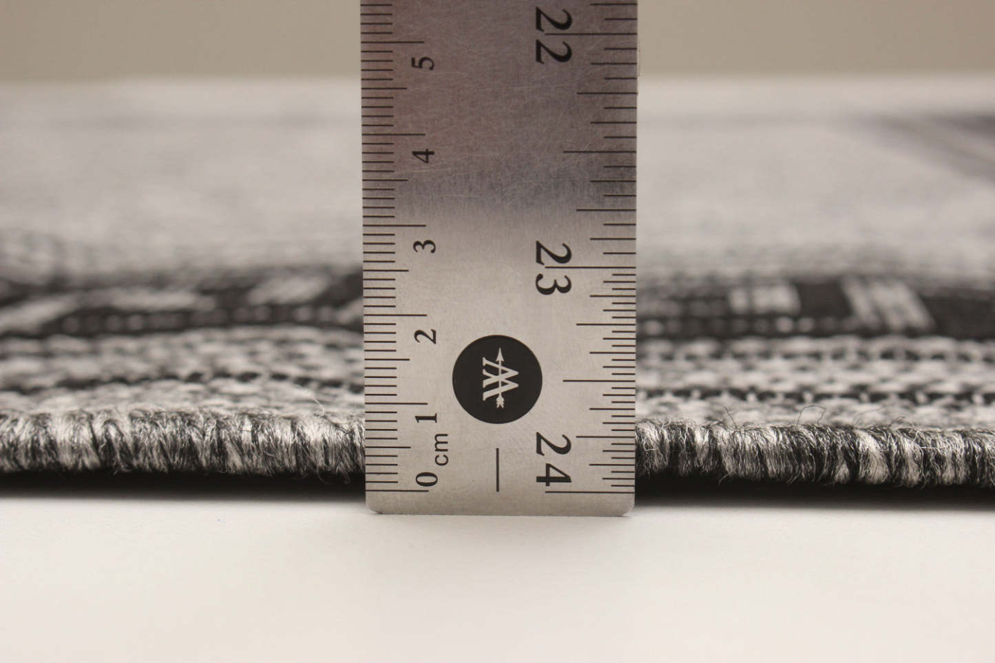 Tapis Versach grise - 5 pi 0 po x 8 pi 0 po