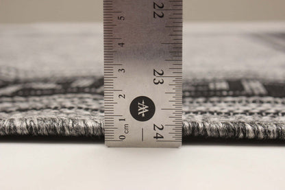 Tapis Versach grise - 5 pi 0 po x 8 pi 0 po