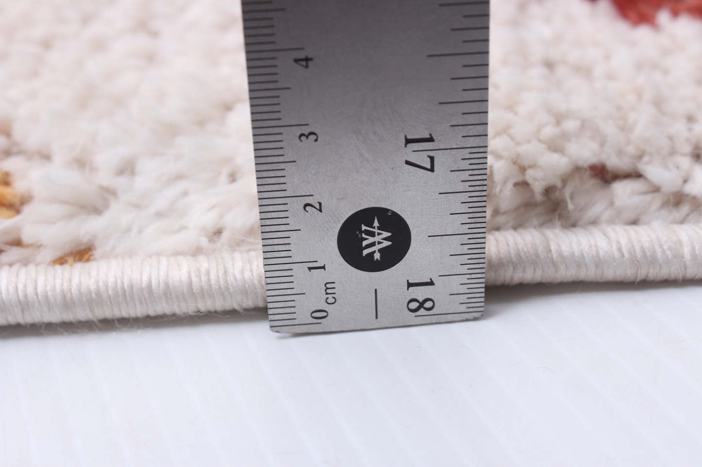 Paloma Sunburst noire, tapis blanc - 3 pi 11 po x 5 pi 11 po|Carpette Paloma Sunburst noire, blanche - 3 pi 11 po x 5 pi 11 po|D86F45L0