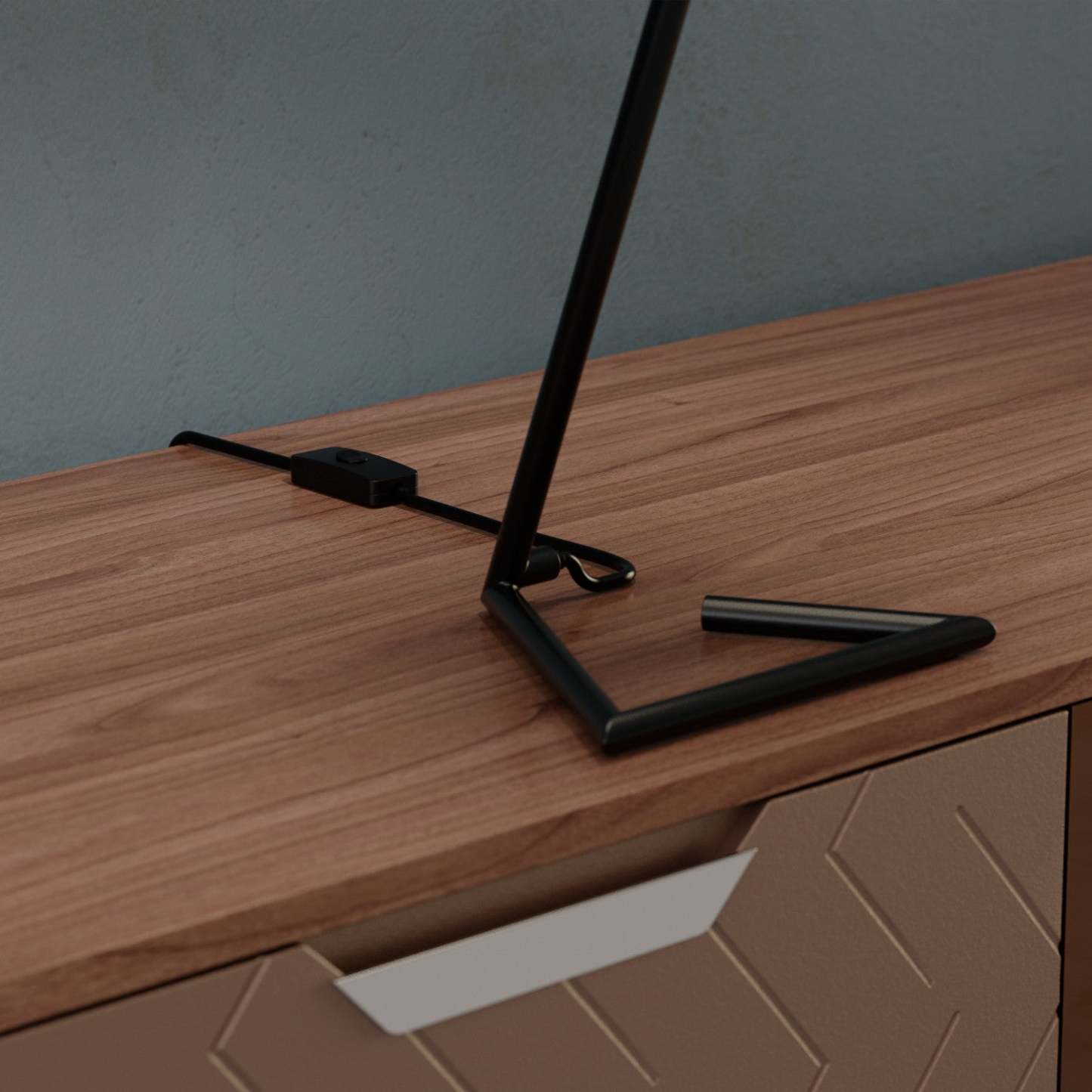 23 Table à base angulaire noire avec abat-jour conique | Lampe de table noire de 23 po à base angulaire avec abat-jour conique