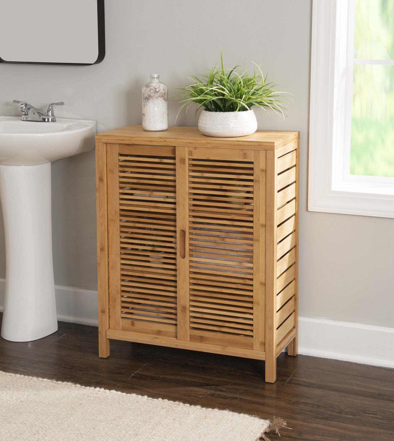 Bracken Bamboo 2-Door Floor Accent Cabinet - Naturel|Armoire décorative Bracken en bambou à 2 portes - naturelle