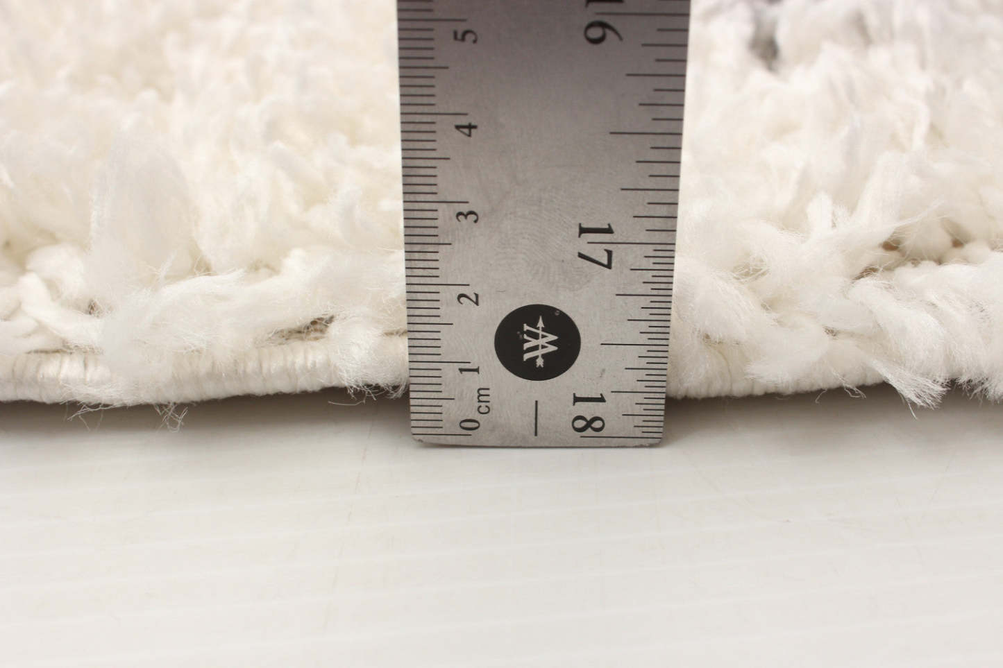 Helma Liv Cream Shag 3'11 X 5'11 Area Rug|Carpette à poil long Helma Liv crème 3 pi 11 po x 5 pi 11 po|D86FSH7U