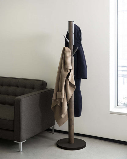 Umbra Modern Wood Flapper Coat Rack - Noir et Noyer|Portemanteau moderne Flapper de Umbra en bois - noir et noyer