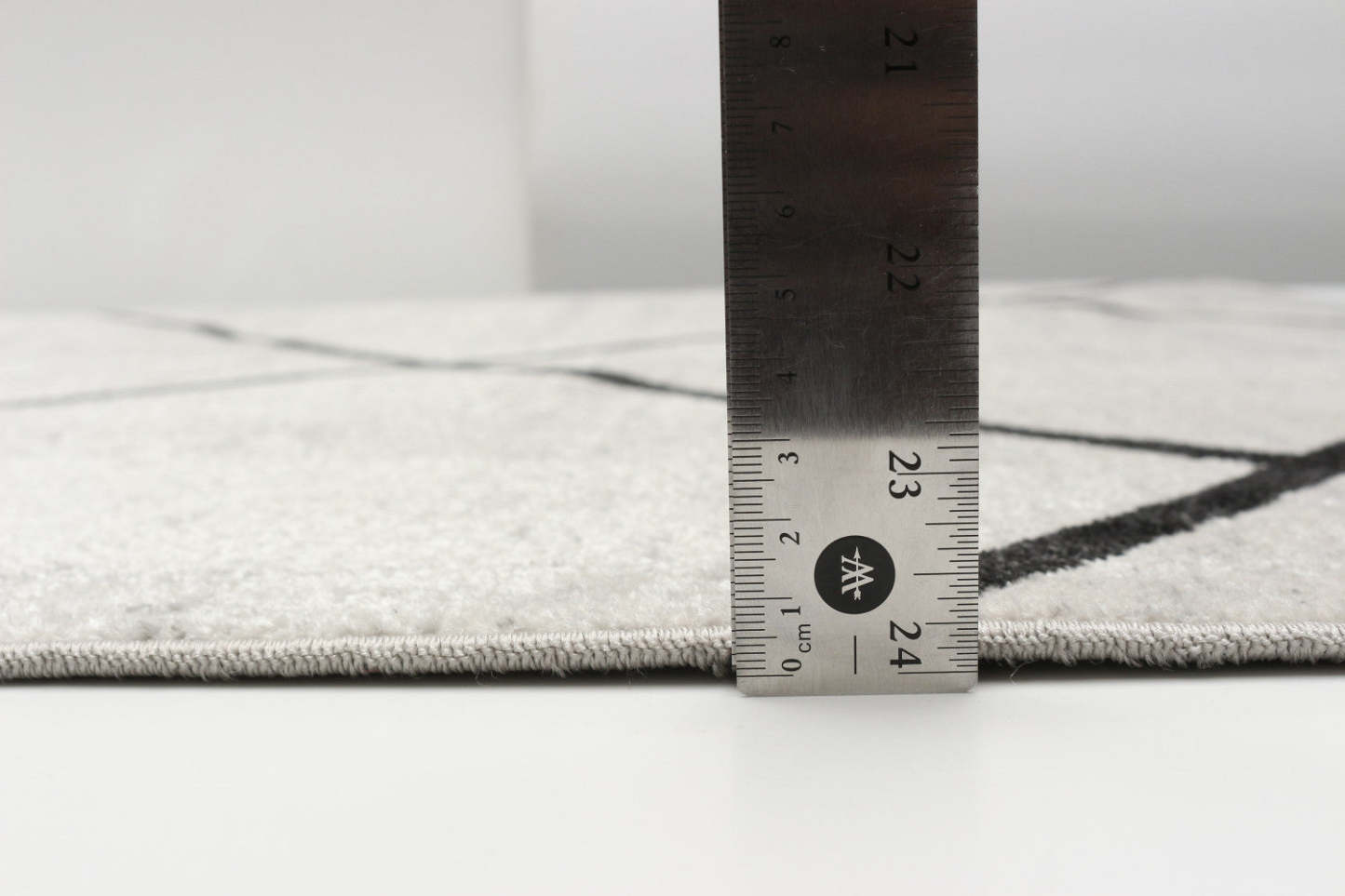 Tapis Damali ivoire/noir lavable en machine - 3'0 x 5'0|Carpette Damali ivoire et noire lavable à la machine - 3 pi 0 po x 5 pi 0 po|D86F85CW