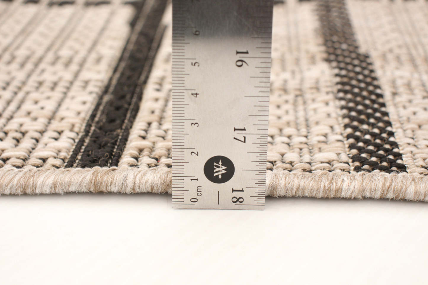 Tapis Sadie Burburry argent-noir - 7'10 x 10'2|Carpette Sadie Burburry argent-noir - 7 pi 10 pox 10 pi 2 po| D2AFCCU5