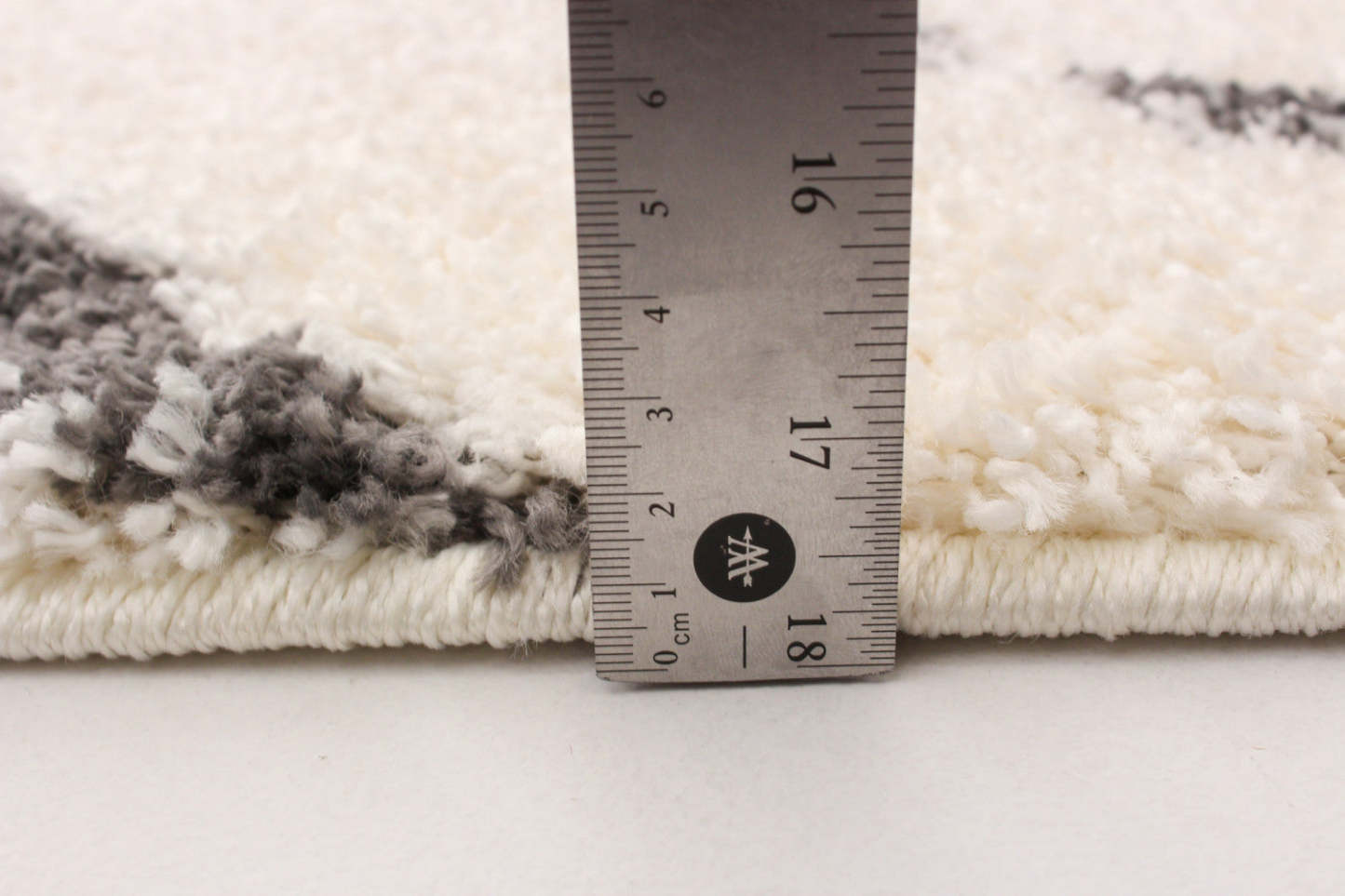 Gael Ivory Shag 3'11 x 6'0 Area Rug|Tapis à poil long Gael ivoire 3 pi 11 po x 6 pi 0 po|D86FDLRU