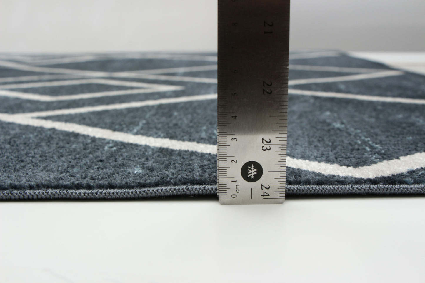 Kenza Blue Machine Washable Area Rug - 5'0 x 7'0|Tapis Kenza bleu lavable à la machine - 5 pi 0 po x 7 pi 0 po|D86FQR31