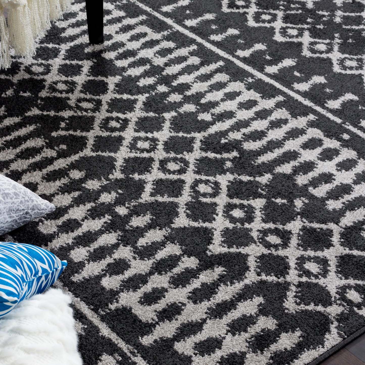 Lav D Grey Mor 5x8 Area Rug|Carpette Lav Diamond grise à motifs marocains 5 x 8|D80G6QK6