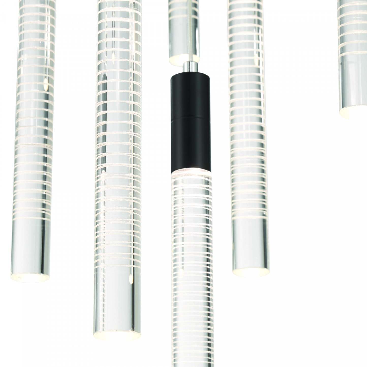 Lustre à LED intégré à 7 lumières Celine, noir avec lampe à tiges de verre doublées au laser | Lustre A 7 lampes A Del Integree Celine, Noir Avec Tiges En Verre Rayées Au Laser