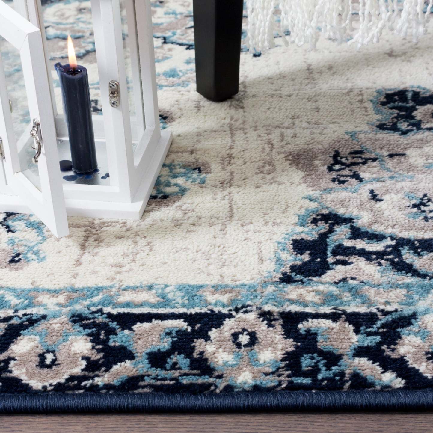Sav Vin Nw 4x6 Area Rug|Carpette Sav Vintage bleu marine et blanche 4 x 6|D80G00OV