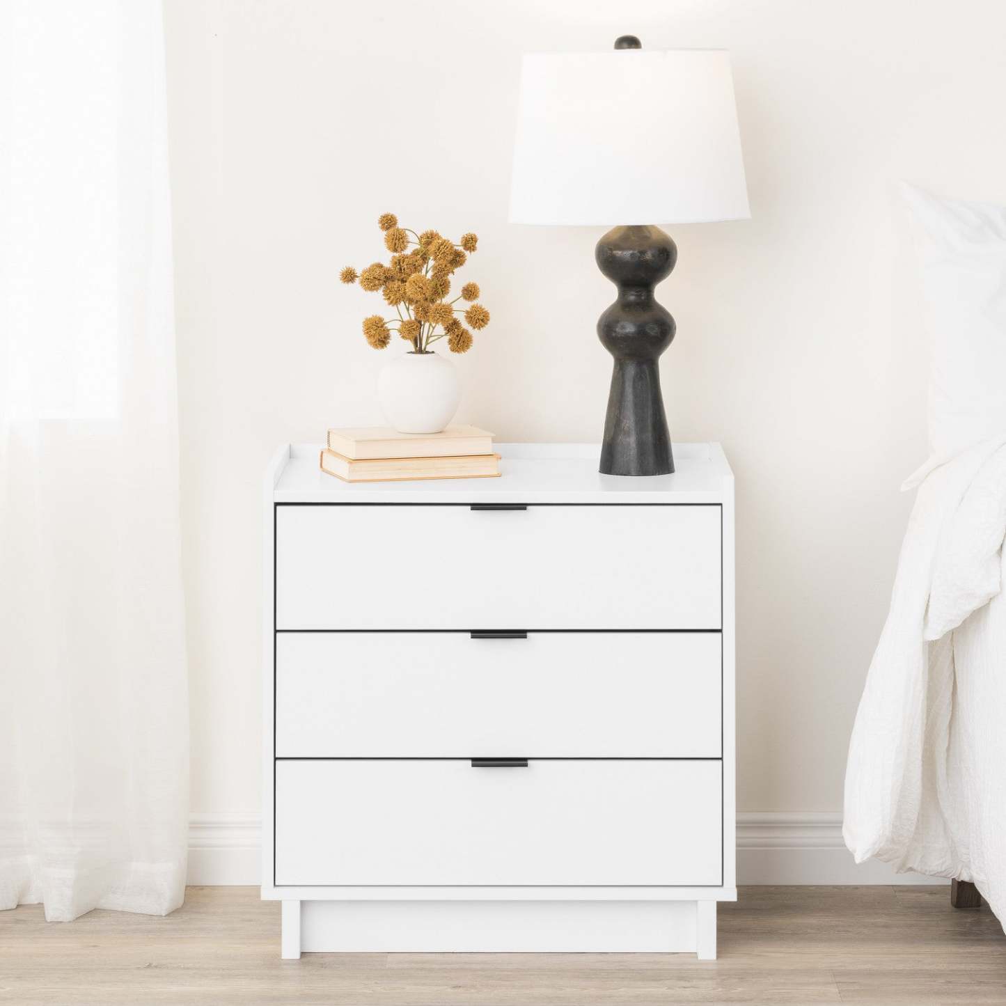 Prepac Simply Modern 26.5 3-Drawer Nightstand - Blanc|Table de nuit Simply Modern de Prepac de 26,5 po à 3 tiroirs - blanche