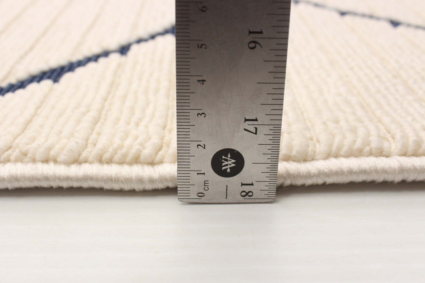 Tapis Kimi Bleu-Ivoire 5'3 x 7'7|Carpette Kimi bleueivoire 5 pi 3 po x 7 pi 7 po|D86F9PND