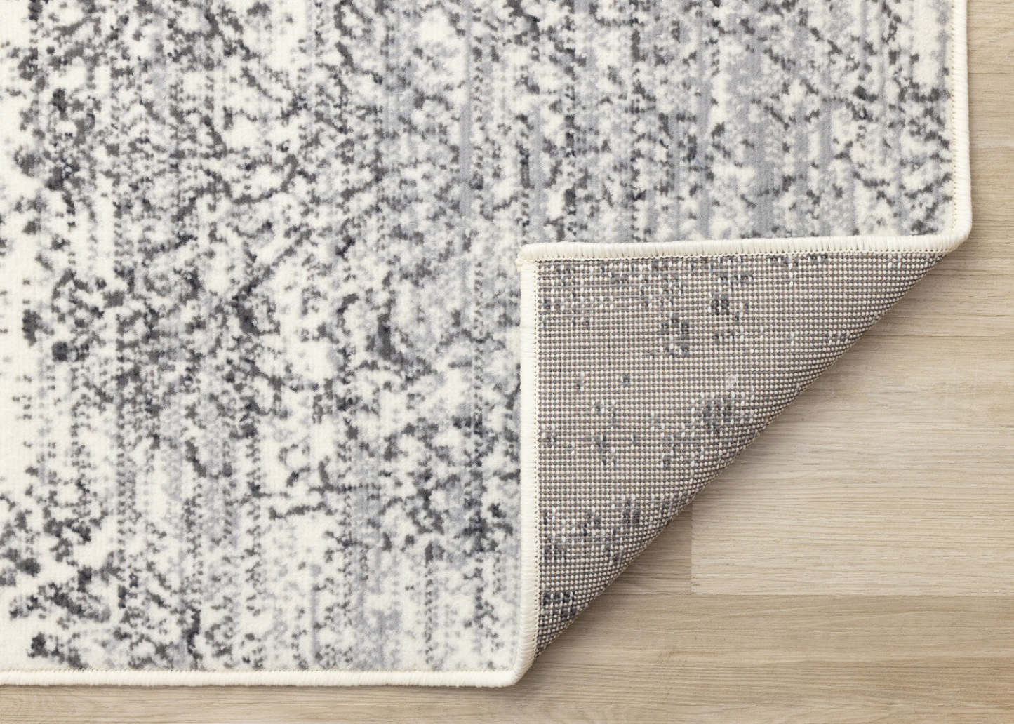 Florence Elegant Damask Indoor Area Rug - 4'7 x 6'7|Tapis d'intérieur Florence à motif damassé élégant - 4 pi 7 po x 6 pi 7 po