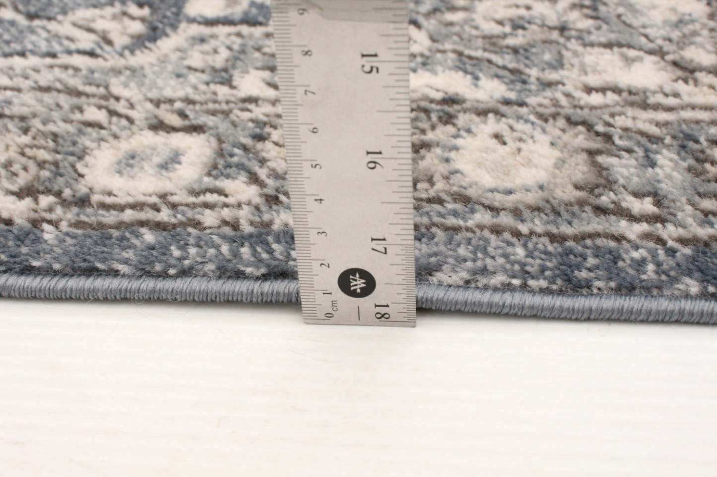 Octavian Tabriz Grey Area Rug - 2'7 x 8'2|Carpette Octavian Tabriz gris - 2 pi 7 po x 8 pi 2 po| D2ADBMPV