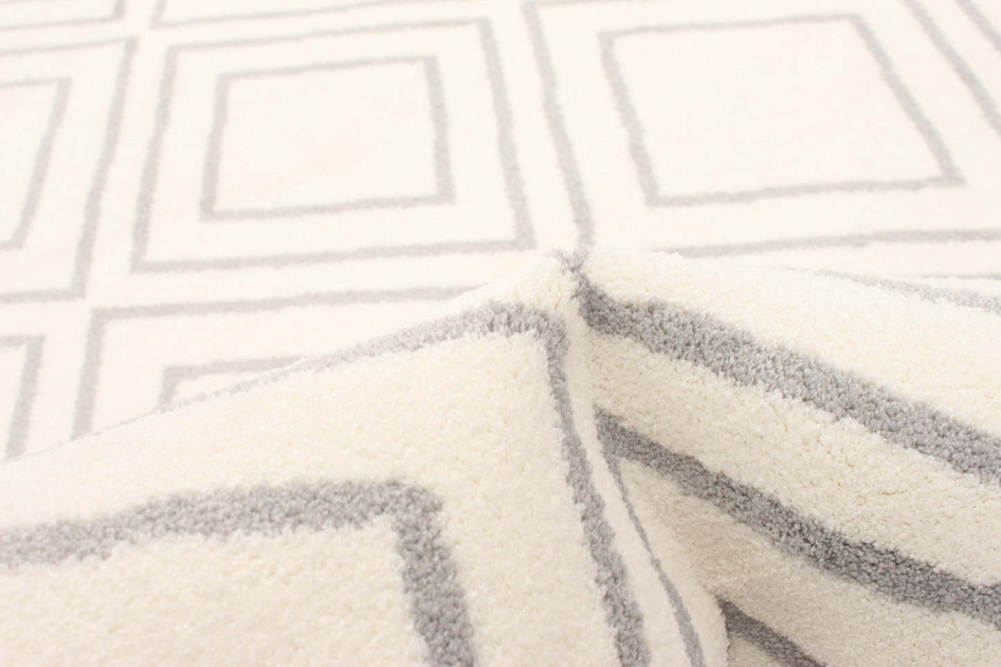 Tapis August Geod Blanc-Gris 7'10 x 10'2|Carpette August blanc géodegris 7 pi 10 po x 10 pi 2 po|D86F7VBB