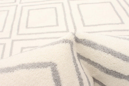 Tapis August Geod Blanc-Gris 7'10 x 10'2|Carpette August blanc géodegris 7 pi 10 po x 10 pi 2 po|D86F7VBB